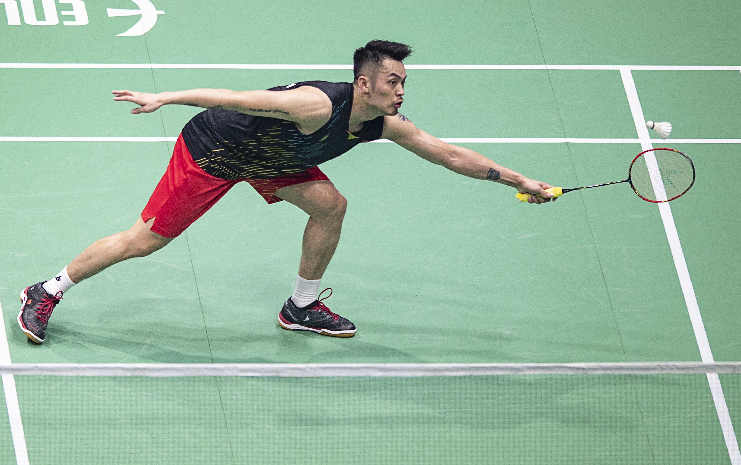 我们发现他 我们发现他